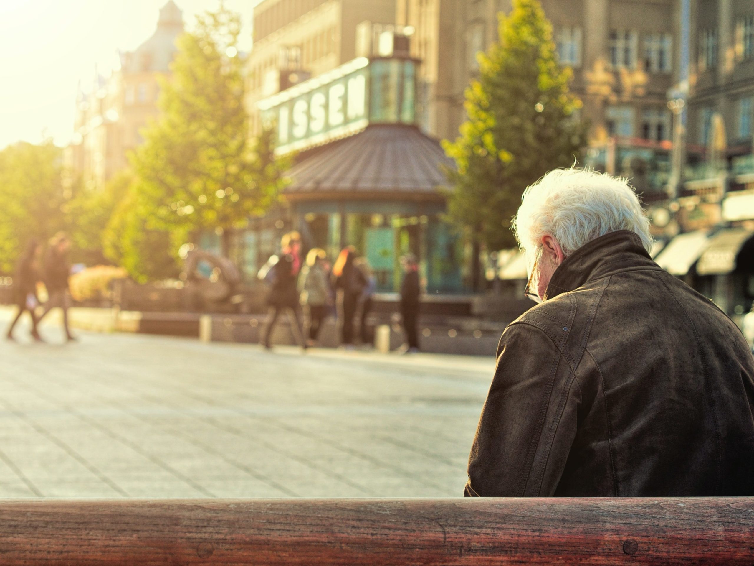 how can seniors stay social