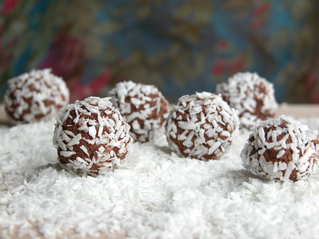 Mini Date-Nut Snowballs | AgeRight Blog